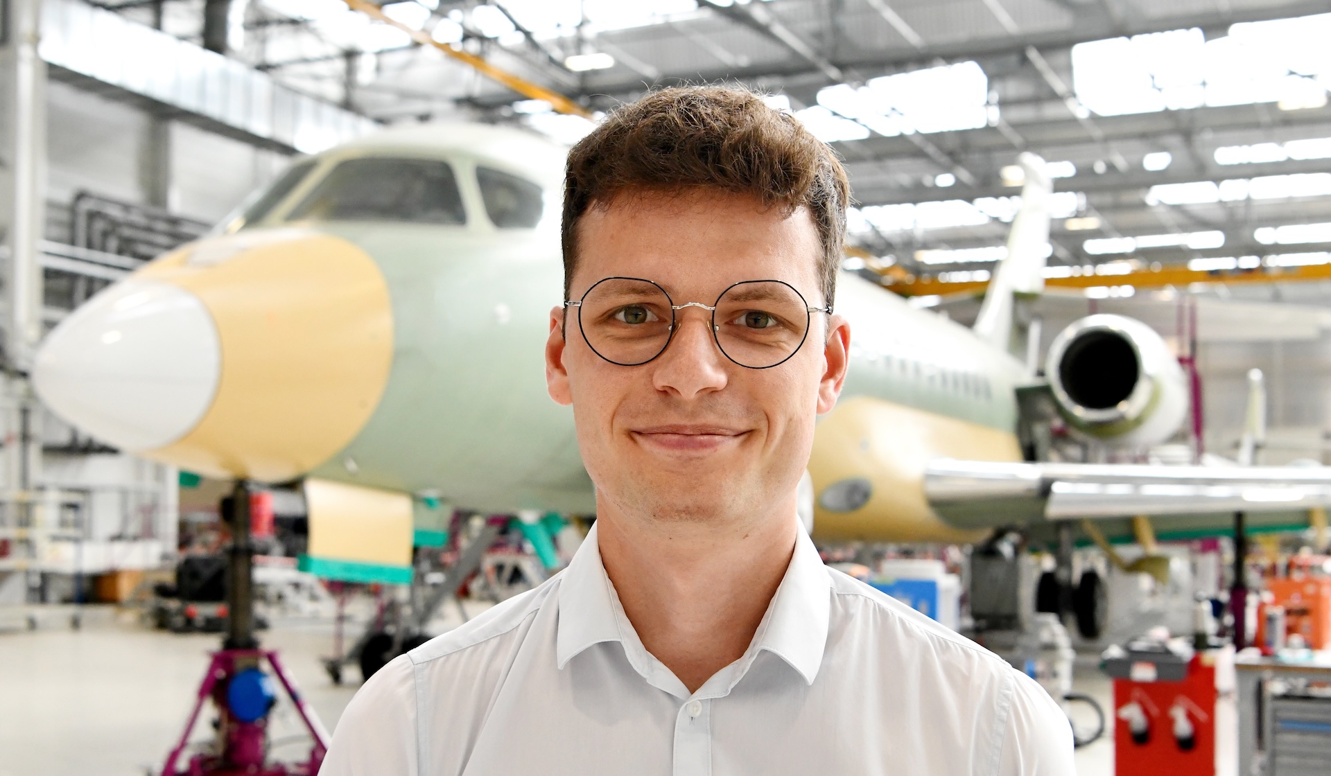 Thibault, ingénieur aéronautique support chez Dassault Aviation : “Lever les yeux et voir des avions voler, ça m’a toujours impressionné” 