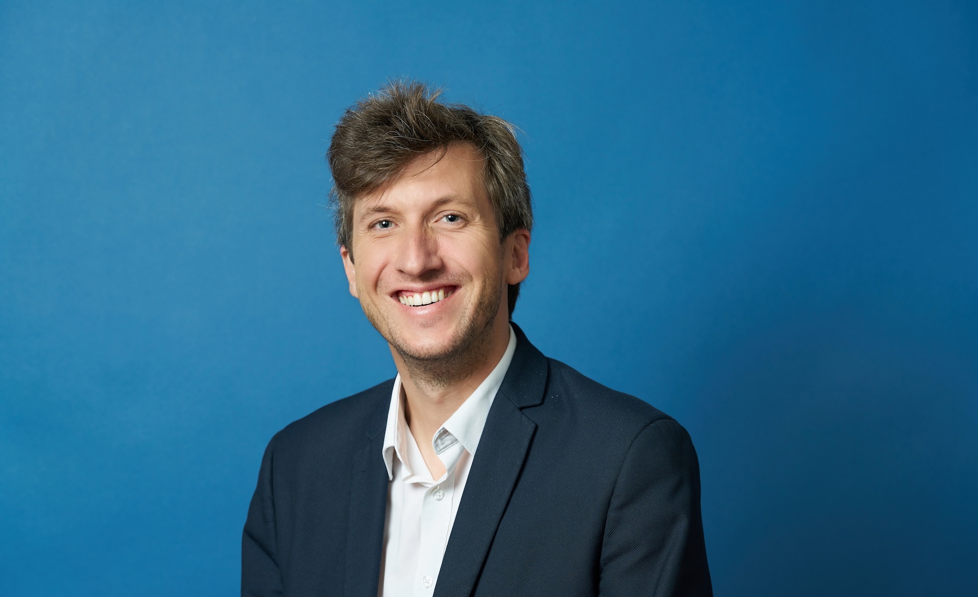 César Armand, journaliste et ambassadeur My Job Glasses : “Ça m’a toujours intéressé de transmettre ma passion du métier”