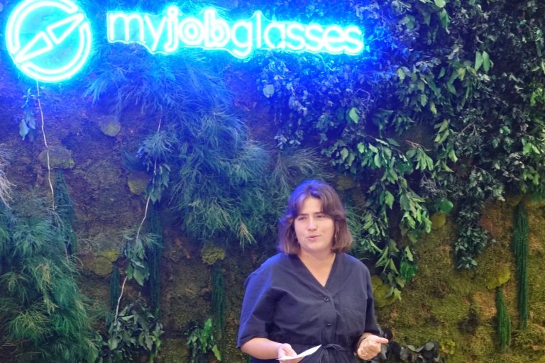 “Pour comprendre leurs attentes, il faut toujours recontextualiser” : tous les conseils de Jasmine Manet pour mieux accueillir la Gen Z en entreprise